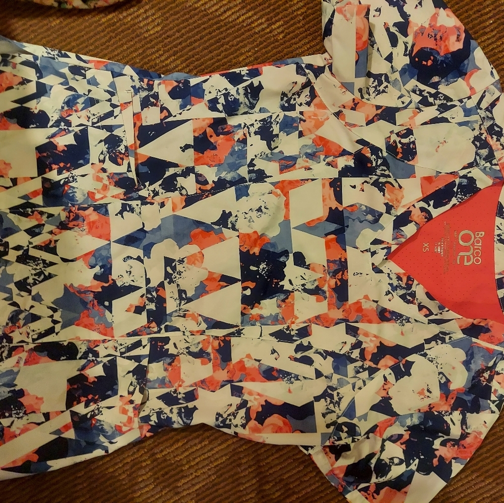 Xs scrub top